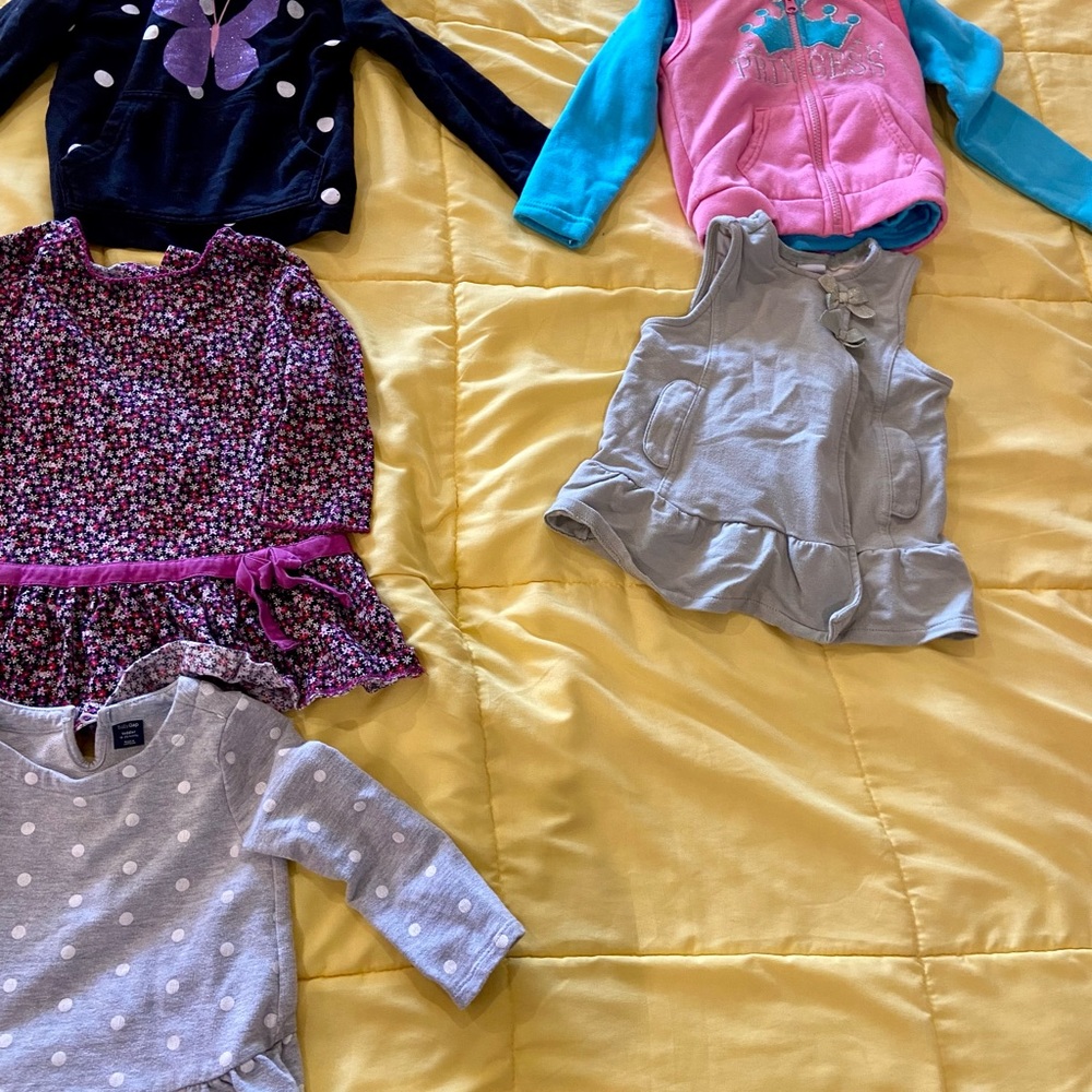 Sold!!! 2T/24 months girls winter bundle of 16 items - Picture 3 of 5